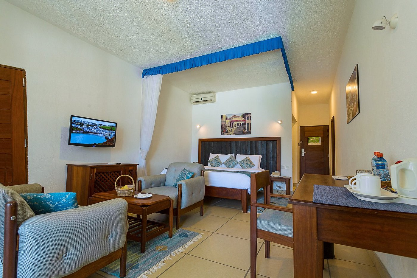 Travellers Beach Hotel & Spa image 3